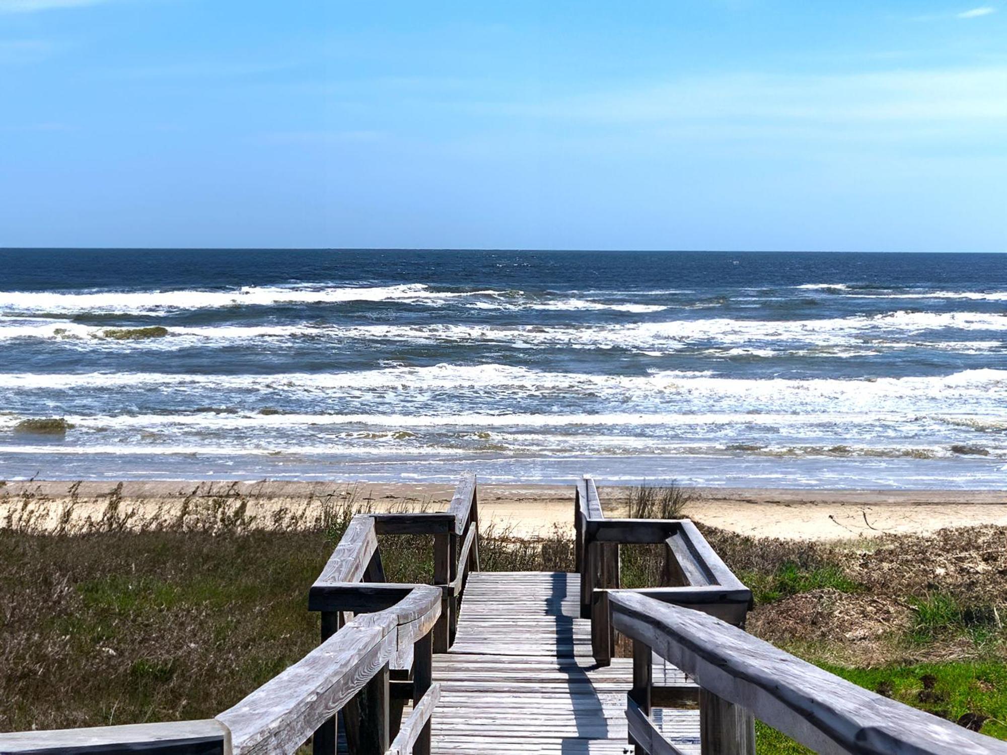 Apollo's Escape: Your Serene Oceanfront Retreat Hébergement de vacances Surfside Beach